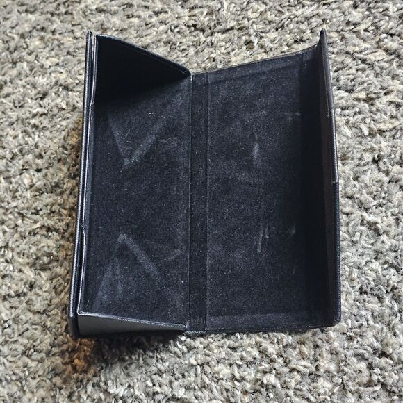 Prive Revaux Sunglasses Case Hard & Foldable/Collapsible & Cleaning Cloth Black - Picture 4 of 7